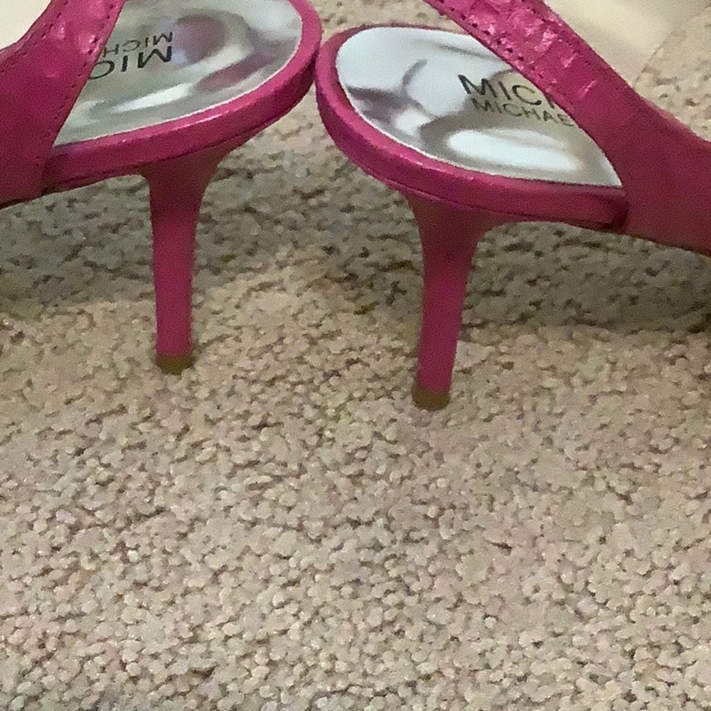 ♨️PRICE ⬇️MICHAEL MK hot pink heels, ankle straps - Picture 5 of 8